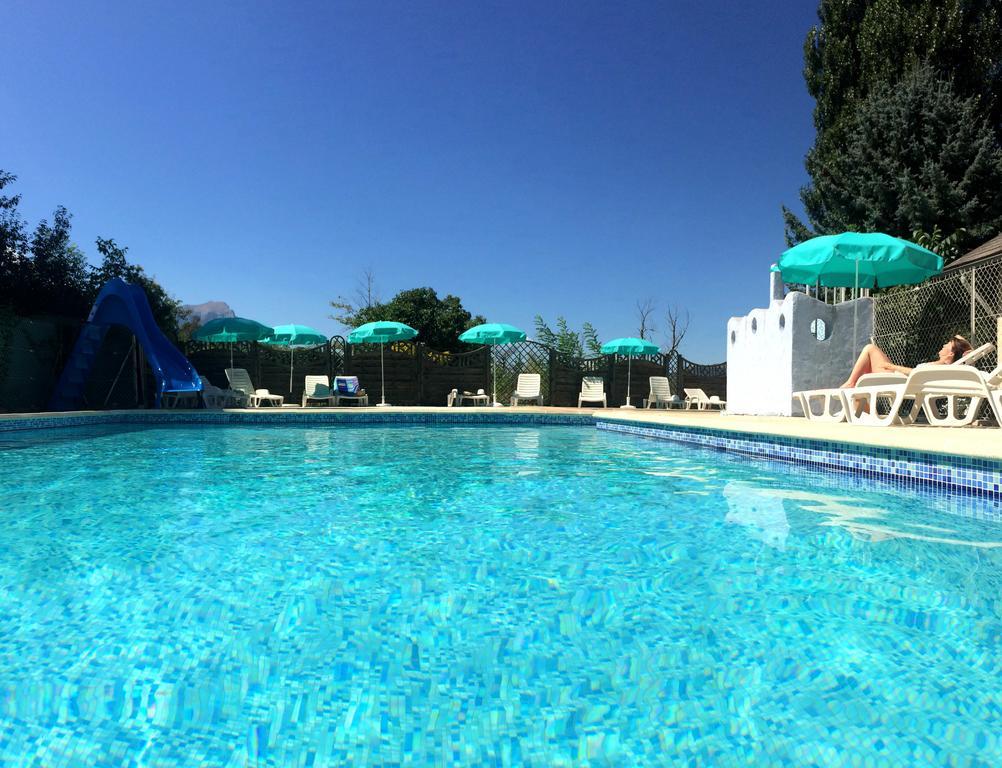Camping Les Grillons Hotel Embrun Ngoại thất bức ảnh