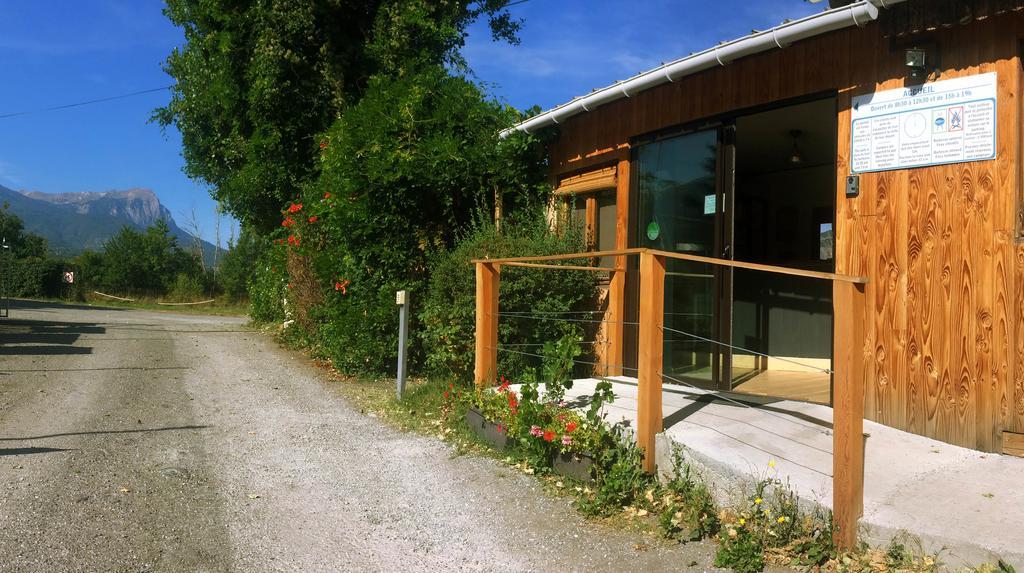 Camping Les Grillons Hotel Embrun Ngoại thất bức ảnh